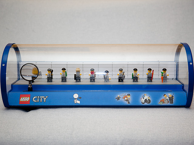 Display Assembled Set, City Jail Prisoner Minifigures in Plastic Case