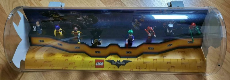 Display Assembled Minifigures, The LEGO Batman Movie on Turntables in Plastic Case
