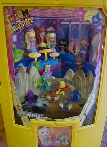 Display McDonald's Toys Tohunga (shows 1388, 1389, 1390, 1391, 1392, 1393)