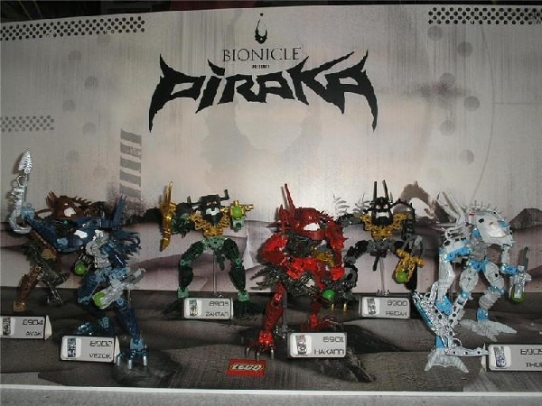 Display Assembled Set, Large Plastic Case Light and Sound with Bionicle Piraka (shows 8900, 8901, 8902, 8903, 8904, 8905)