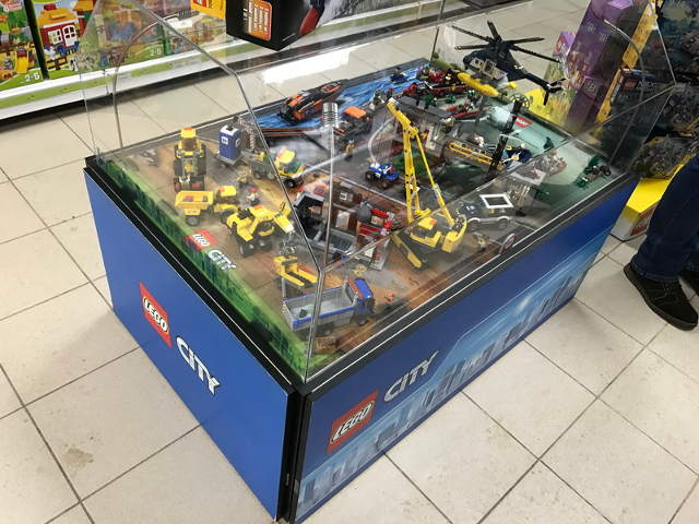 Display Assembled Set, City Sets 60067, 60069, 60084, 60076, 60085, 60075 in Plastic Case with Light and Sound