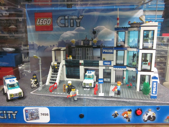 Display Assembled Set, City Set 7498 in Plastic Case with Light and Sound