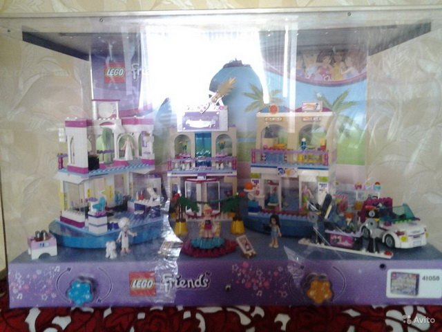 Display Assembled Set, Friends Set 41058 in Plastic Case with Light and Sound