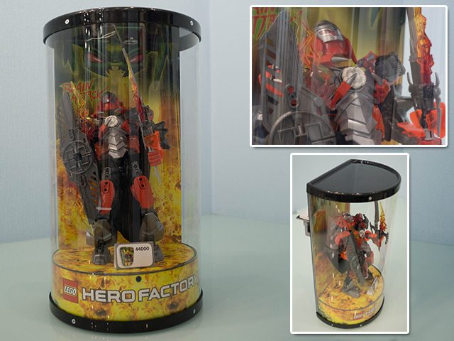 Display Assembled Set, Hero Factory Set 44000 in Plastic Case with Light, mounts