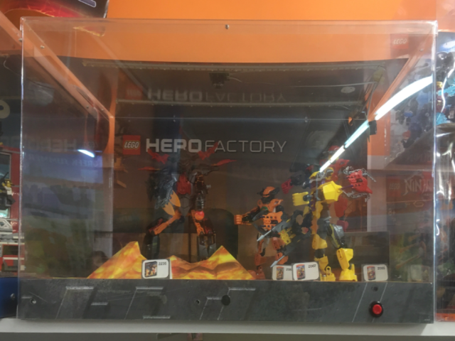 Display Assembled Set, Hero Factory Sets 2235, 2065, 2067, 2068 in Plastic Case with Light