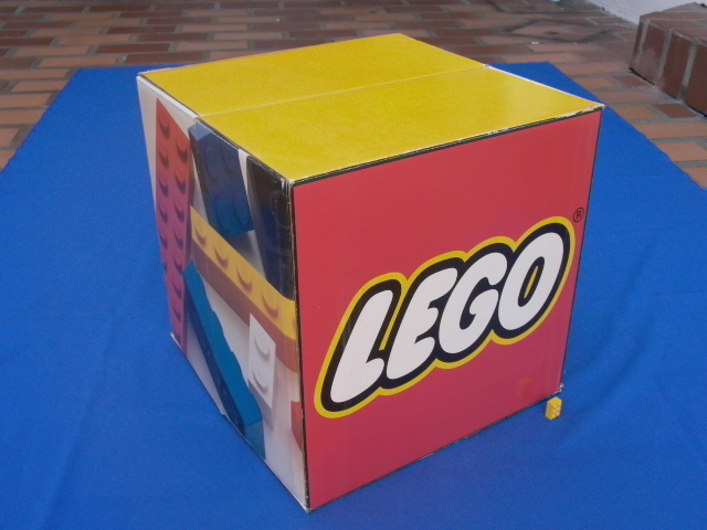 Display Carton Cube, LEGO with Bricks