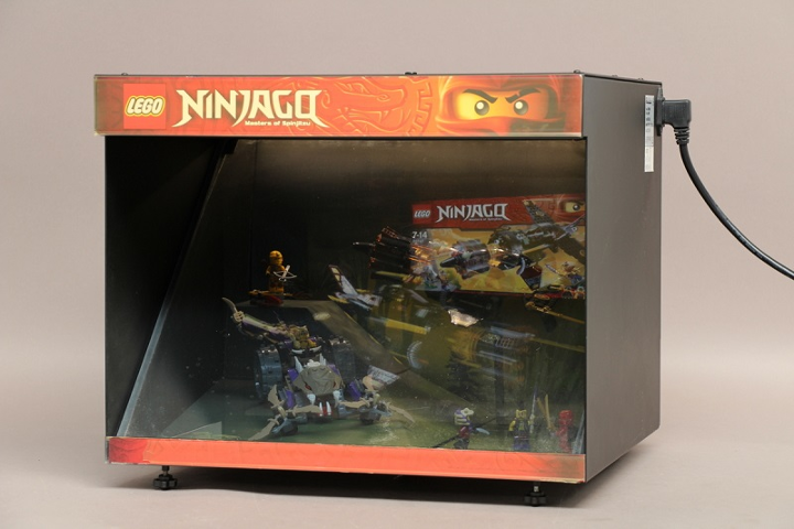 Display Assembled Set, NINJAGO Sets 70745 and 70747 in Metal and Plastic Case with Light, Sound and Video