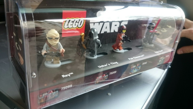 Display Assembled Minifigures, Star Wars Ep. 7 on Turnable with Mounts