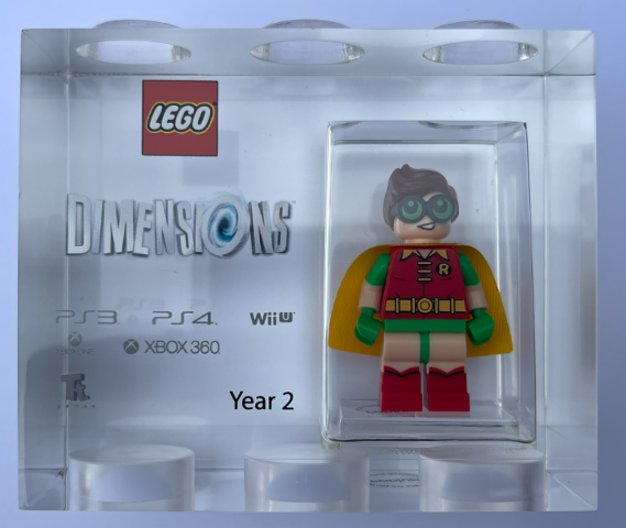 TT Games Trophy Brick, Dimensions - Robin