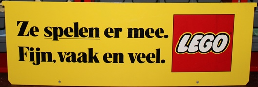 Display Sign Large, Lego Logo and 'Ze spelen er mee. Fijn, vaak en veel' (Metal)