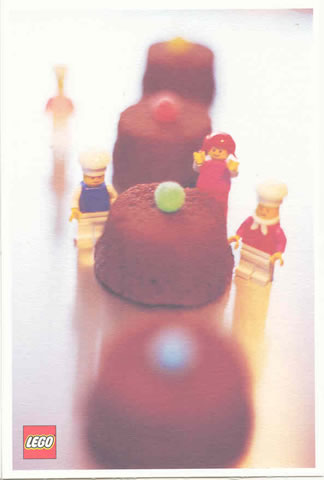 Postcard - Lego Art Project 2000 - 004 - 2 Cooks and Female Minifigures with 4 Cakes