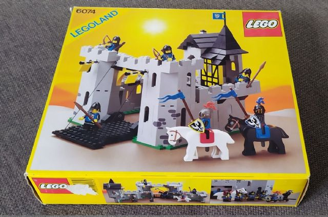 hand tempo Inactive BrickLink - Original Box 6074-1 : LEGO Black Falcon's Fortress [Castle:Black  Falcons] - BrickLink Reference Catalog