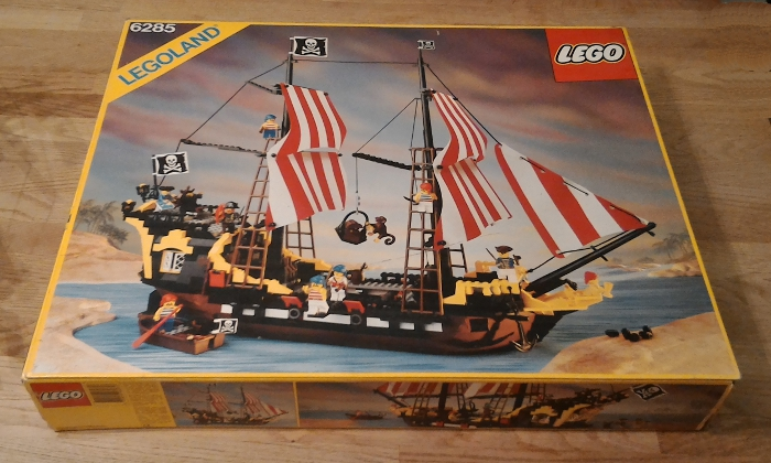 Lego Vintage Black Sea Barracuda Wedge Plate 8 x 8 with 4 x 4 Cutout 4475 Ship