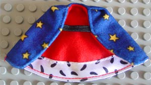 Duplo Wear Cloth Cape with Blue Wizard and Red and White King Sides Pattern