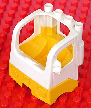 Duplo Cabin Truck Semi-Tractor Cab with Yellow Base