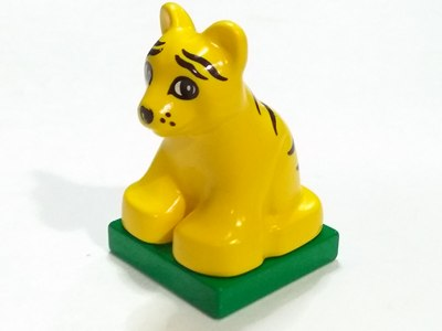Duplo Tiger Baby Cub on Green Base