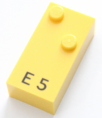 Brick, Braille 2 x 4 with 2 Studs with Black Capital Letter E / Number 5 Pattern (dots-15 ⠑)