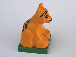 Duplo Leopard Baby Cub on Green Base