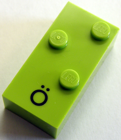 Brick, Braille 2 x 4 with 3 Studs with Black Capital Letter O with Diaeresis (Ö) Pattern (dots-246 ⠪) (German)