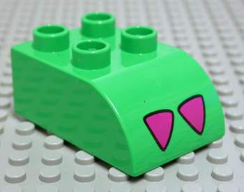 Duplo, Brick 2 x 3 Slope Curved with Magenta Triangles Pattern
