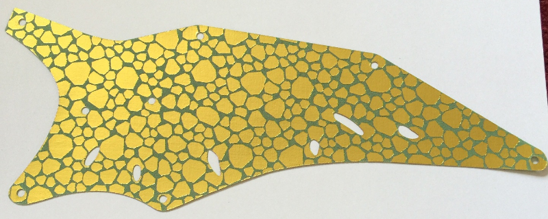 Cloth Wing Triangle 27 1/2 x 11 Right with Gold Scales Pattern