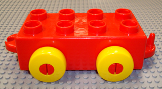 Quatro Brick 2 x 4 with Hitches and 4 Yellow Wheels