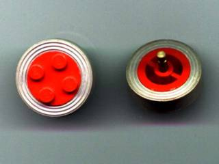 Wheel with 4 Studs and Axle with Light Gray Tire Smooth - Small Solid (7039 / 132old)