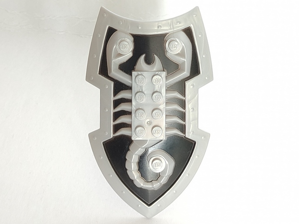 Large Figure Shield, 2 x 4 Brick Relief, Vladek Scorpion with Black and Silver Pattern