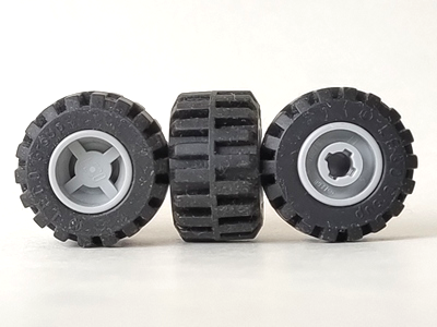 Pack of 4 6014 / 87697 LEGO Light Bluish Grey wheel & black Tyre NEW. 