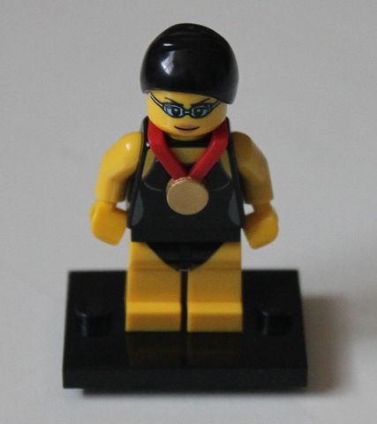 LEGO MINIFIGURES SERIES 7 SEALED PACK ~ The "SWIMMING CHAMPION" ~ 2012 8831 