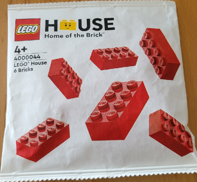 LEGO House 6 Bricks paper bag