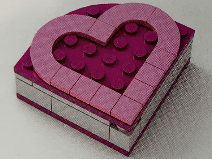 LEGO Brand Store Exclusive Build - Friends Heart Box