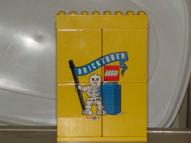 Bricktober Promotional Brick Set (2009 Toys "R" Us Exclusive)