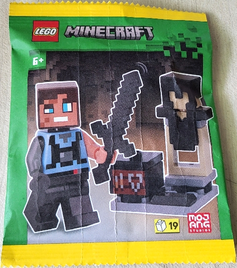 L0002250 Blacksmith with Armor and Smithing Table paper bag