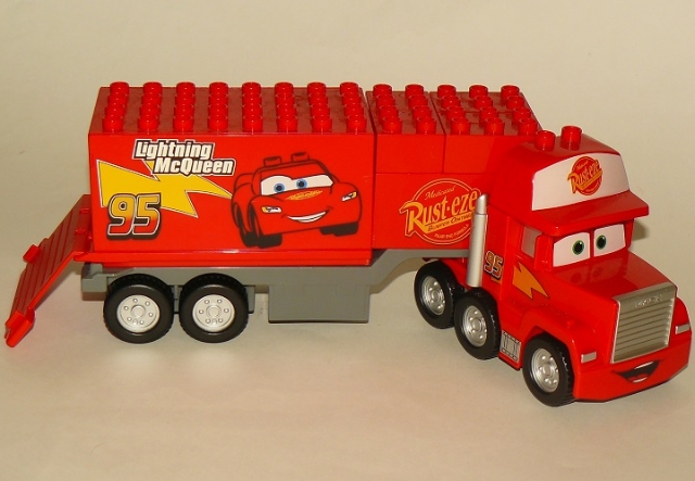 Duplo Mack - Long Cab and Trailer