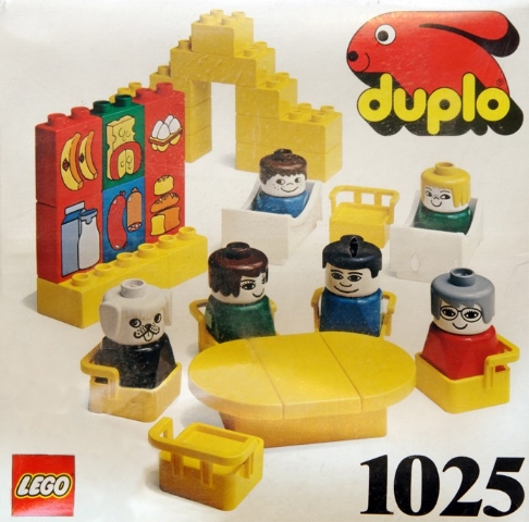 1025-1 Figures and Furniture - 35 elements (for set 1026)