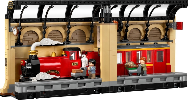 LEGO set: 76450-1, Book Nook: Hogwarts Express