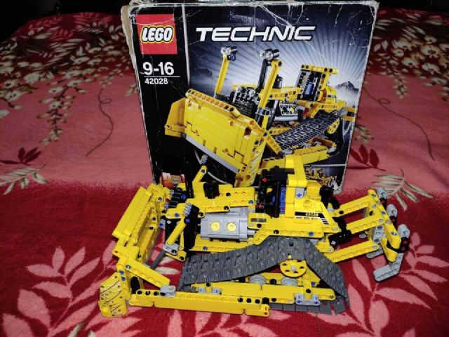 Set 42028-1 : Bulldozer [Technic] [BrickLink]