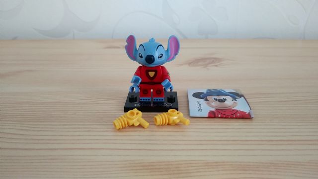LEGO Set Stitch 626, Disney 100 (Complete Set with Stand and Accessories) -  coldis100