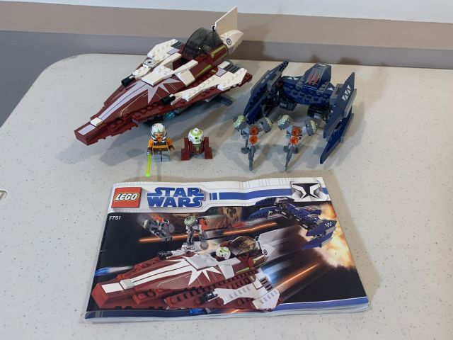 7751 - Ashoka Starfighter and Vulture Droid store