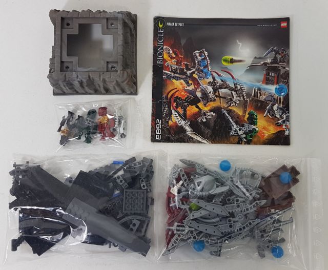 LEGO Bionicle Piraka Outpost Set 8892 - US