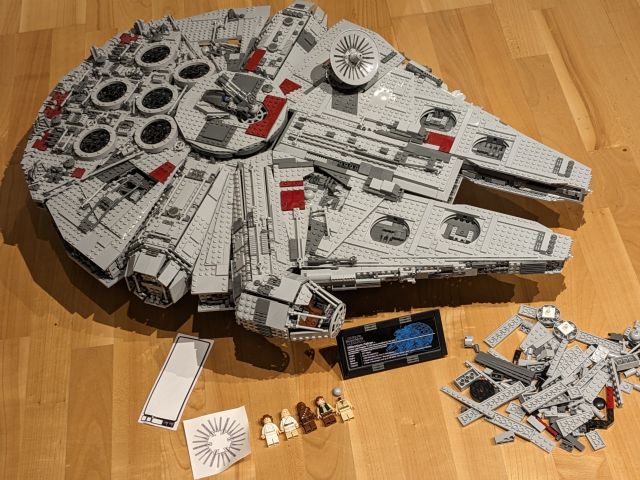 Set 10179 1 Millennium Falcon UCS Star Wars Ultimate