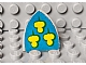 invID: 325243225 P-No: 3846pb011  Name: Minifigure, Shield Triangular  with 3 Yellow Trefoils on Blue Background Pattern (Sticker) - Sets 375 / 6075